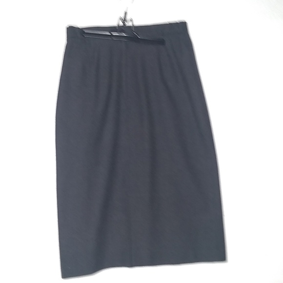 Women's golf skirt. 100% wool size 4. Phil Carry skirt. Beautiful and smart. - Picture 2 of 5